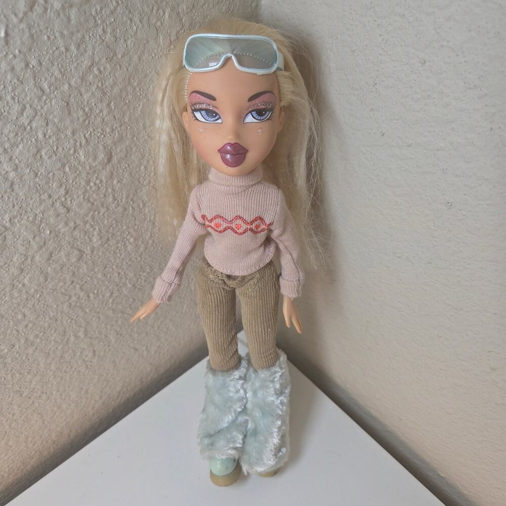 Brratz Vintage 2003 Wintertime Wonderland Cloe with Original Outfit